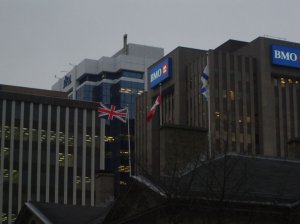 英国国旗-加拿大国旗-省旗一起出现，可见与英国的渊源.JPG