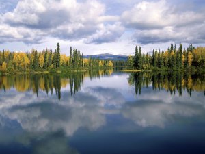 Dragon_Lake_Yukon_Canada.jpg